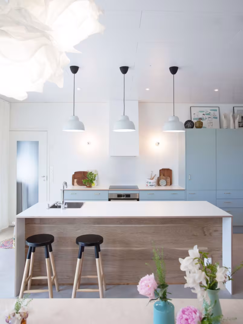 White painted kitchen walls