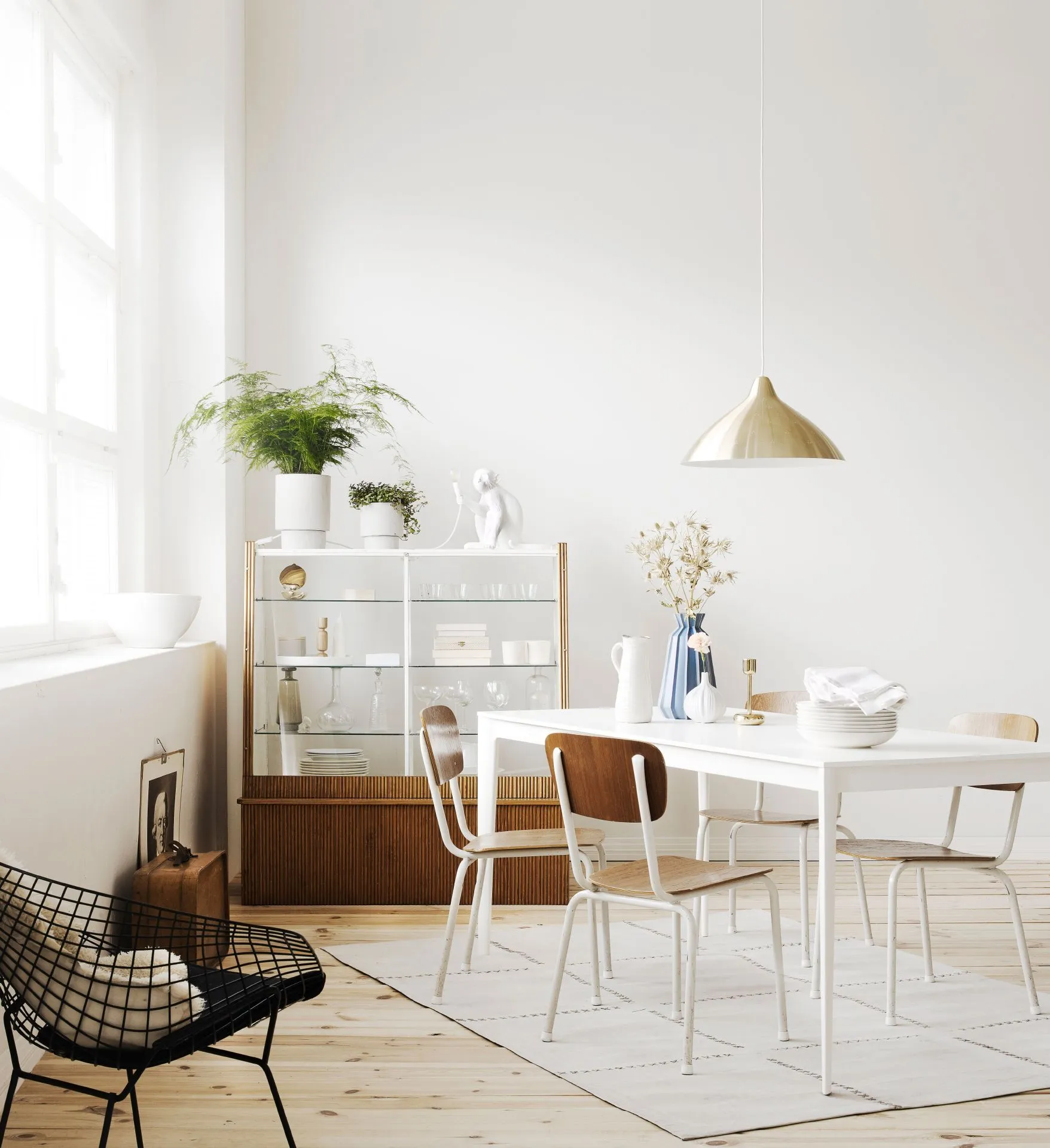 living room with light colour walls and dinner table set