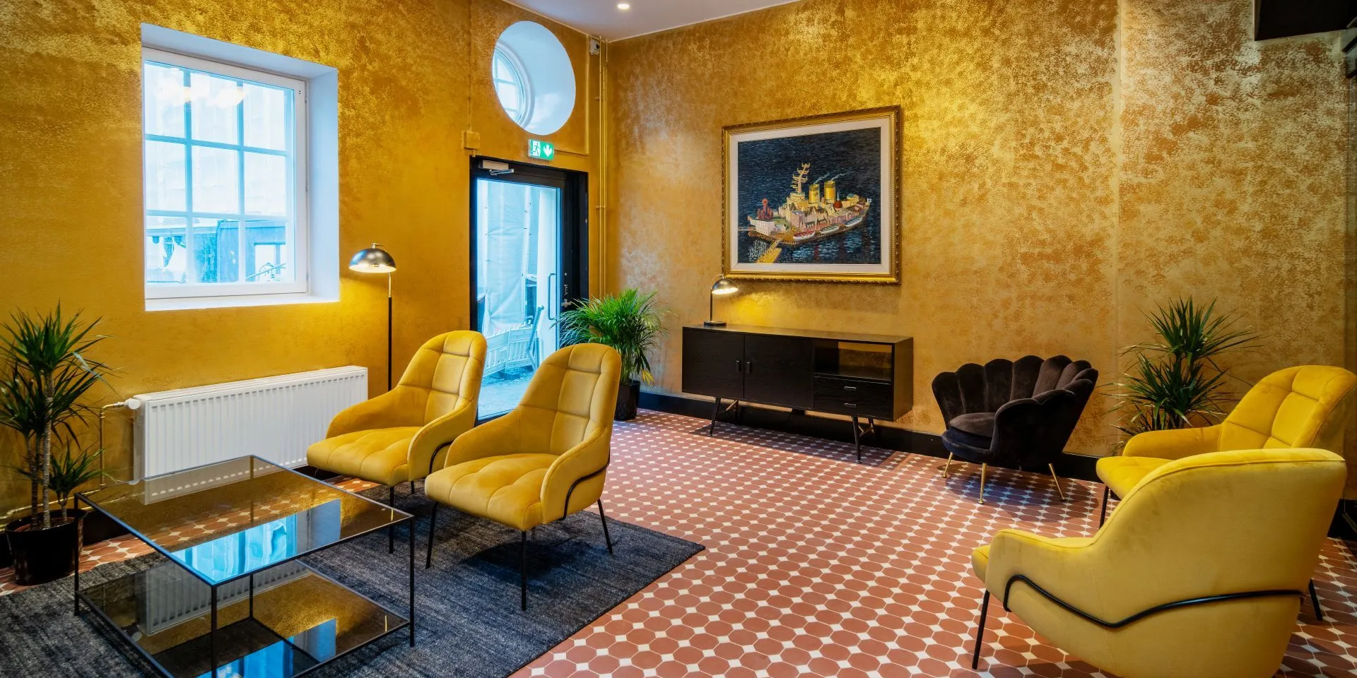 Jungmann golden interior wall