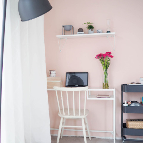Идеи для домашнего офиса: взбодрите комнату розовым