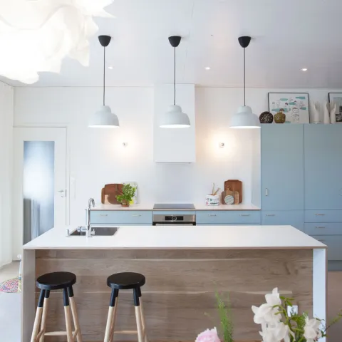 White painted kitchen walls