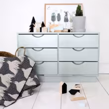 Kid's room classic dresser into metal shade