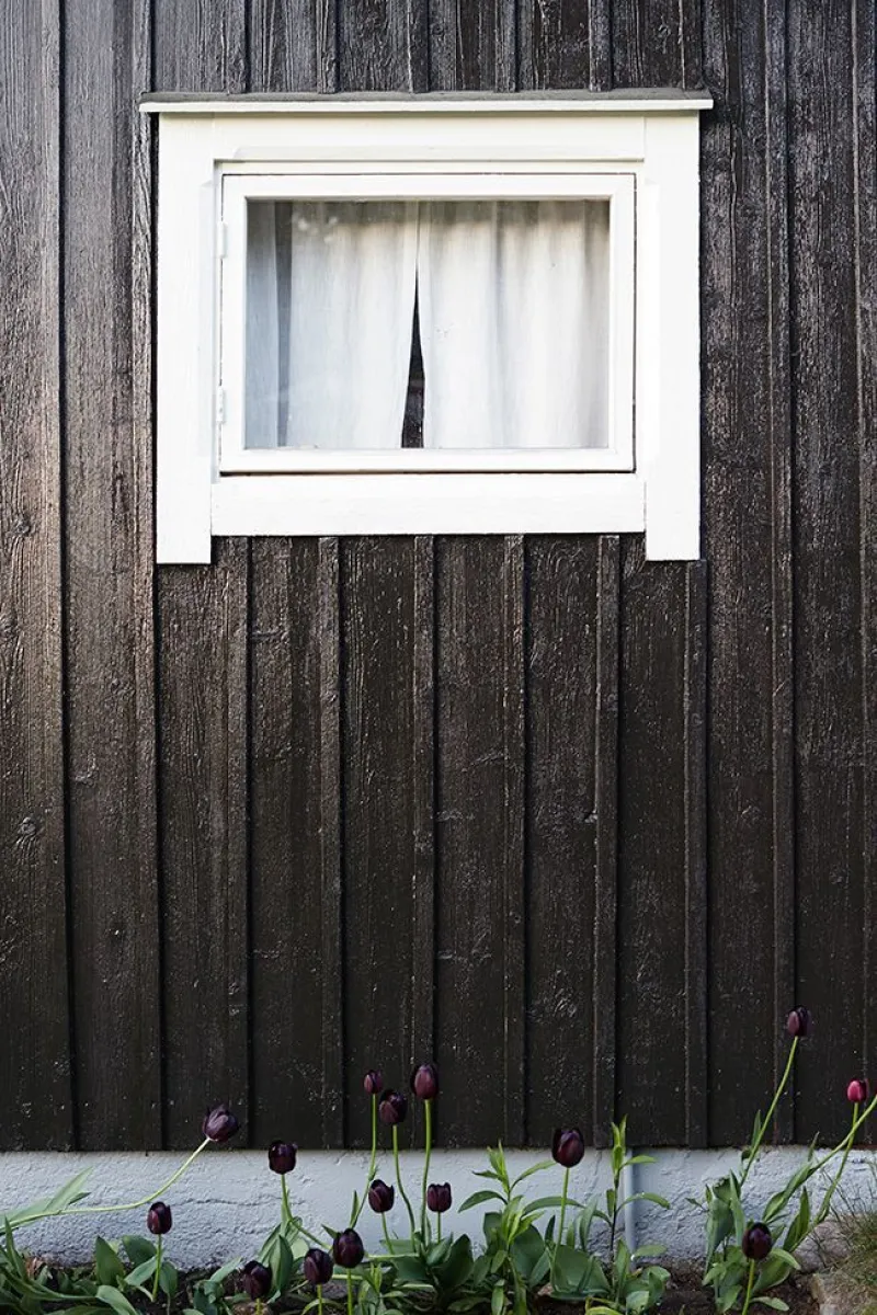 barn window